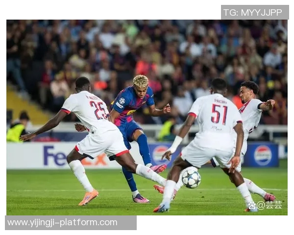 西甲焦点战拜仁逆转巴萨争议判罚引发全场热议