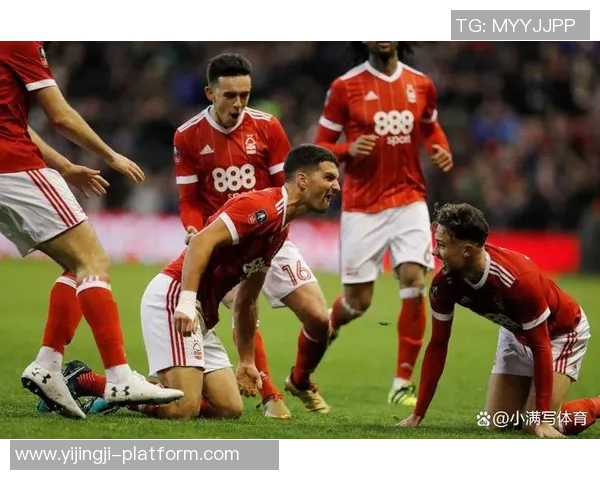 欧联杯冷门那不勒斯凭乌龙球1-0逆袭利物浦全场沸腾