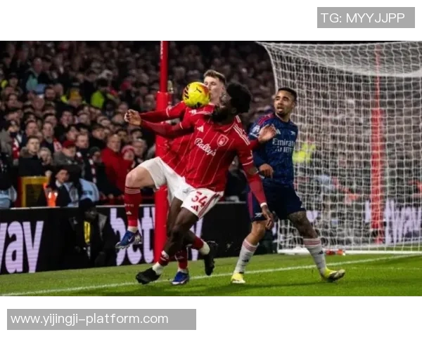 国王杯激战曼联与阿森纳平局点球大战引发争议与热议