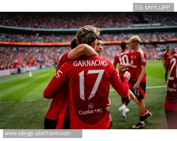 英超精彩对决AC米兰以3-0战胜曼城全场沸腾数据分析引人瞩目